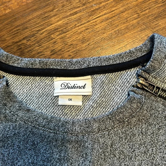 Distinct top size XL EUC Grey with black hem - Picture 4 of 5